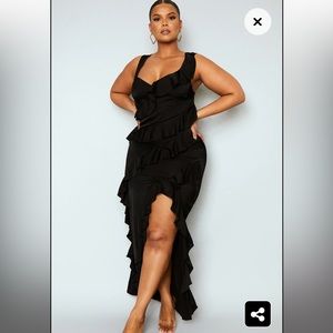 •pretty little thing midiaxi dress
•size 14
•NWT